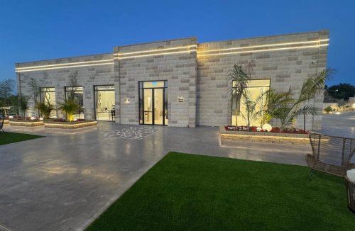 אירוח כנפי נשרים